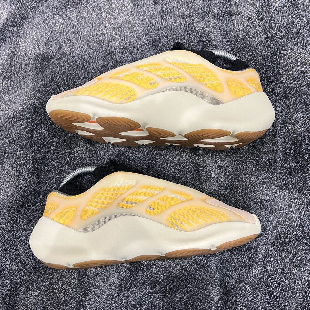 Yeezy 700 V3 'Mono Safflower'